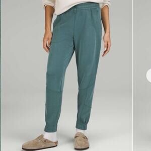 Lululemon Brushed Softstreme Green Jasper Jogger size 4 RARE DISCONTINUED COLOR
